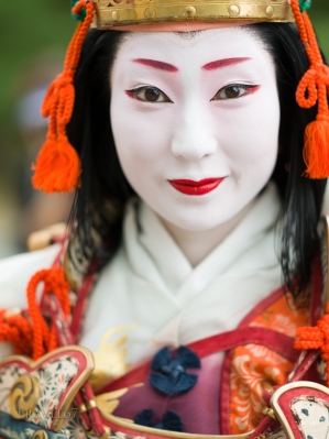 Geiko Tamaha of Gion Kobu dressed as the female samurai and concubine Tomoe Gozen. Kyoto's Jidai Matsuri (Festival of Ages).
